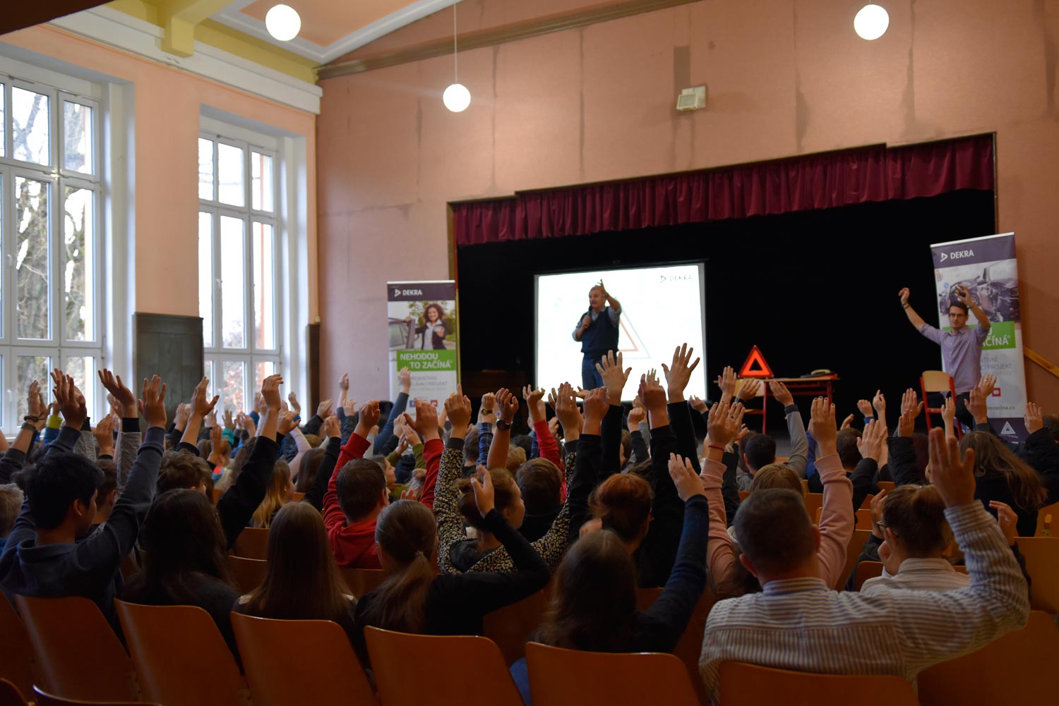 Nehodou to začíná